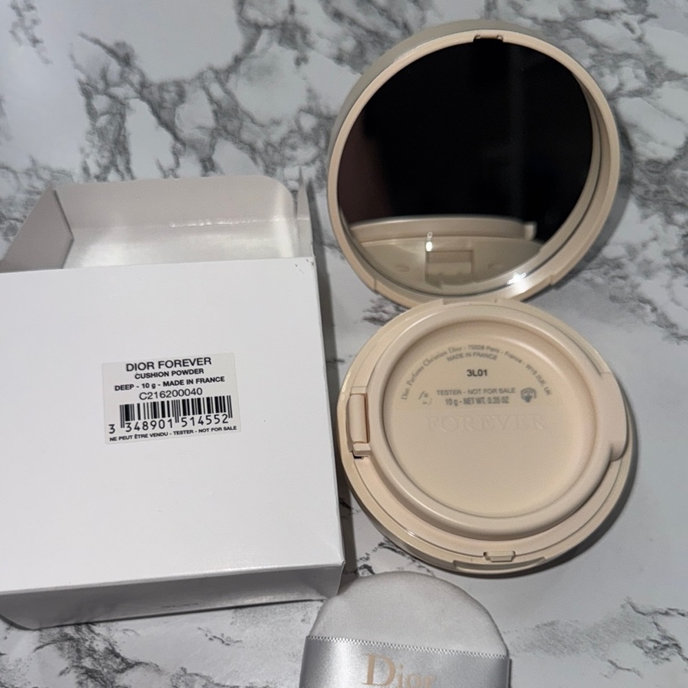 NWT Dior Forever cushion loose powder: Deep
Never used 
Still sealed in box